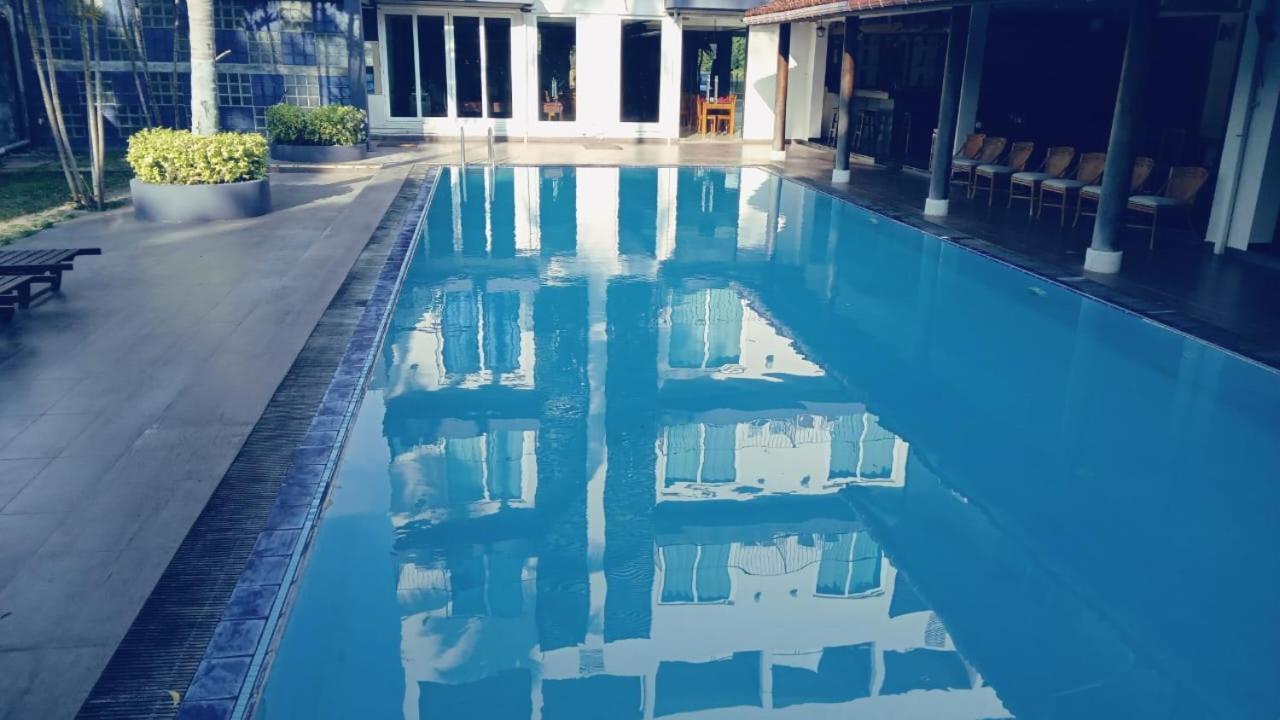 Earl'S Red Passikudah Hotel Exterior photo
