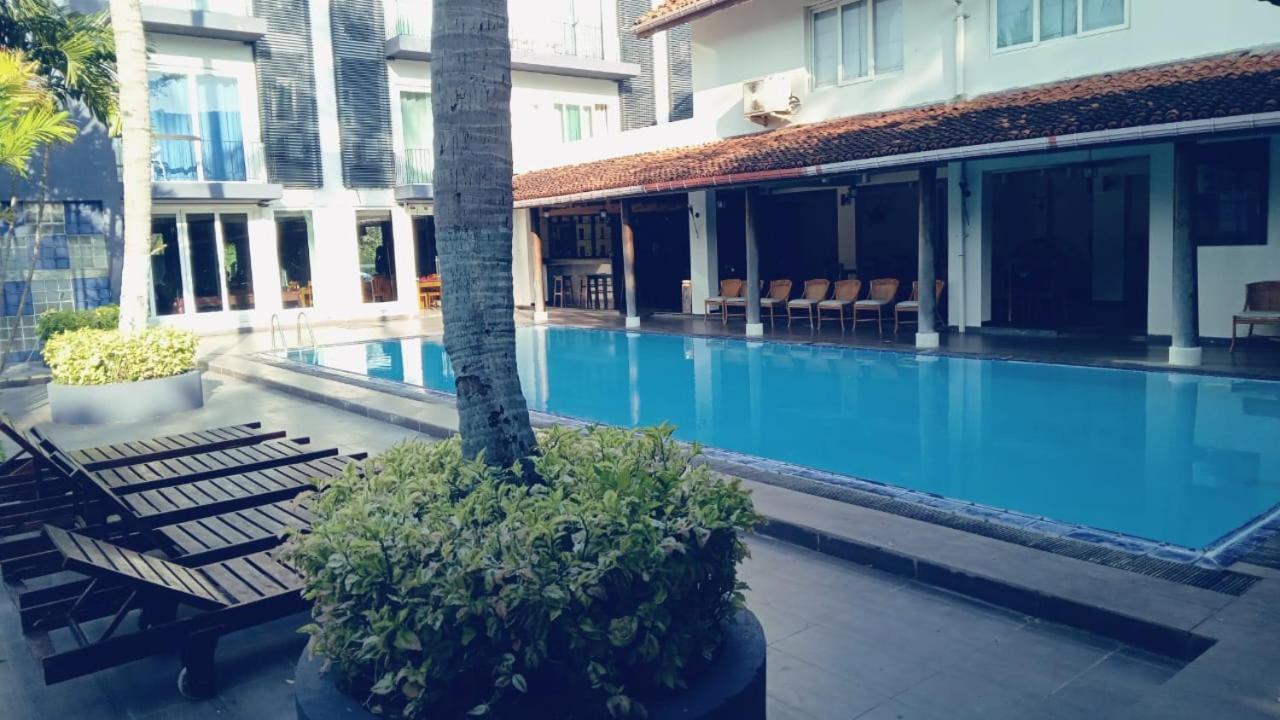 Earl'S Red Passikudah Hotel Exterior photo
